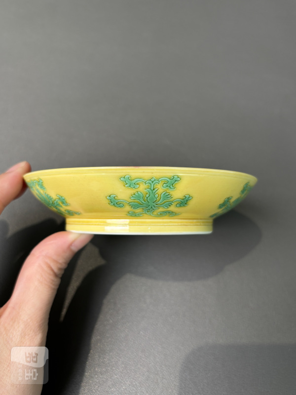 清雍正 黄地绿彩花卉纹小盘 - 图7